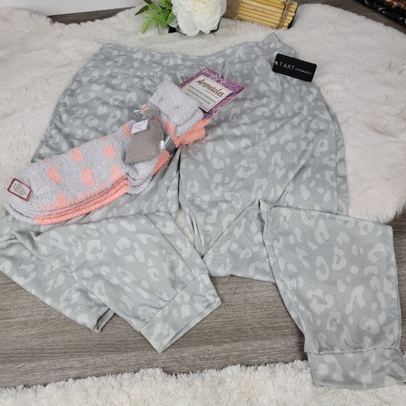 TART Intimates Pajama Bottoms and Slipper Socks Bundle - Picture 12 of 12